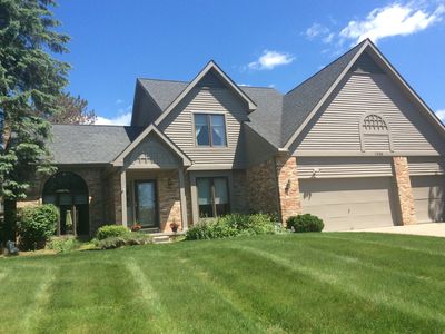 1238 Lake Valley Dr, Fenton, MI, 48430