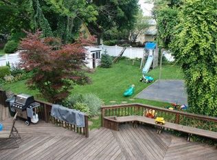 174 Banbury Rd, Mineola, NY 11501