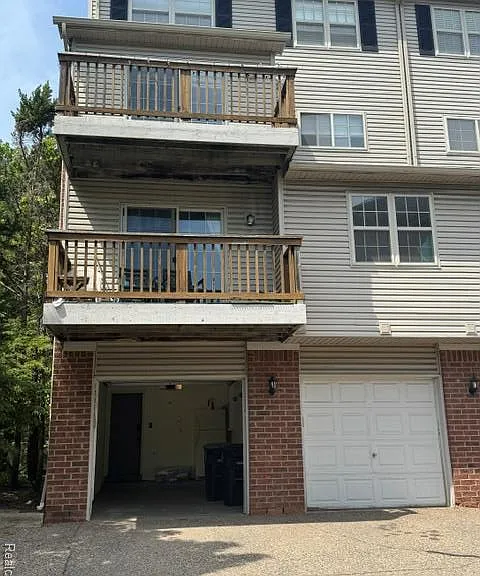 17034 Farmington Rd — Photo 15