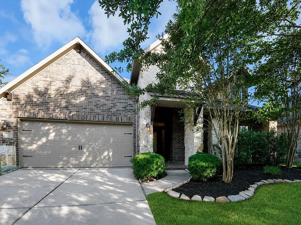 143 W Wading Pond Cir