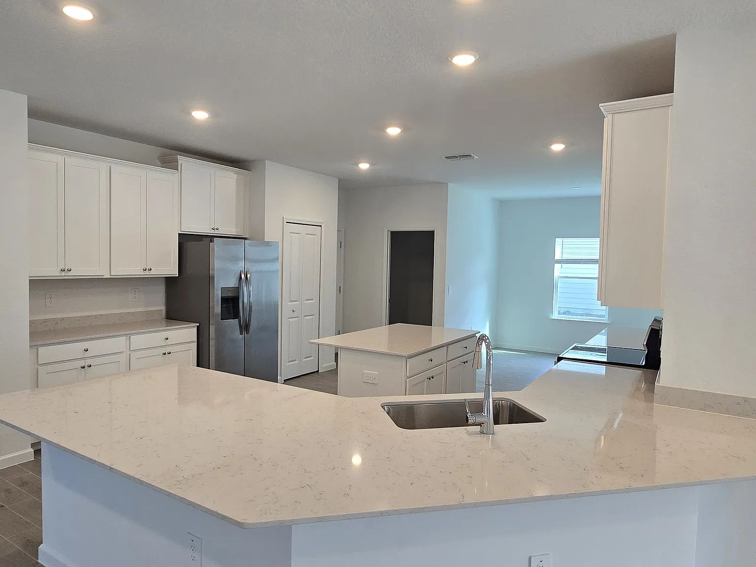 4 bed, 2267 sqft, $2,395 — Photo 4