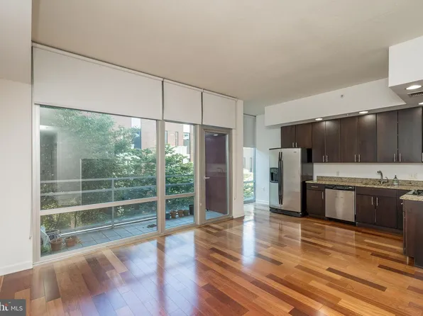 22 S Front St APT 305, Philadelphia, PA 19106