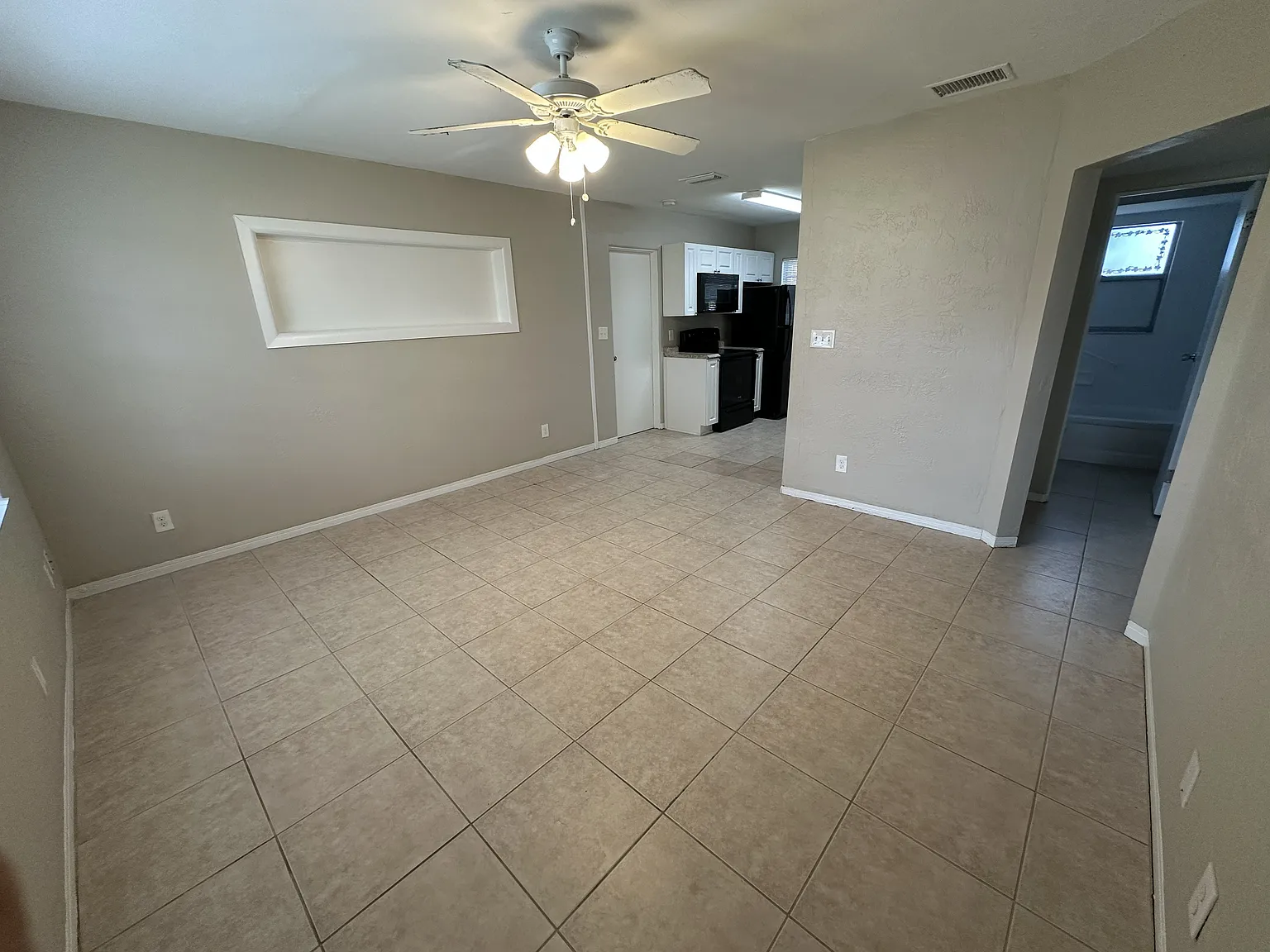 2 bed, 750 sqft, $1,650 — Photo 2