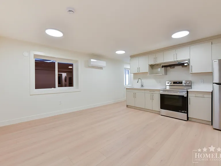 11004 78th Ave #BASEMENT — Photo 6