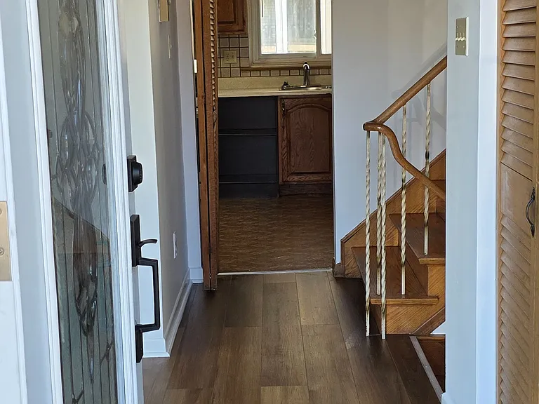 46 Cavehill Cres — Photo 3
