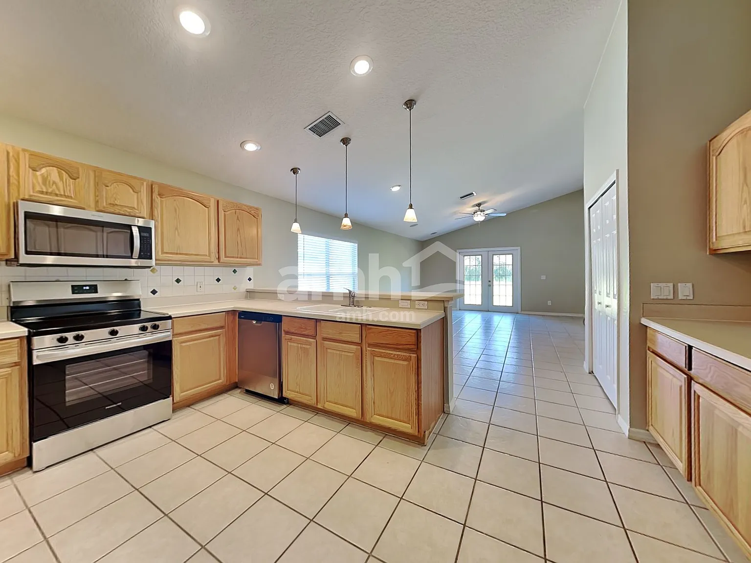 3 bed, 2.0 bath, 1921 sqft, $2,785 — Photo 4