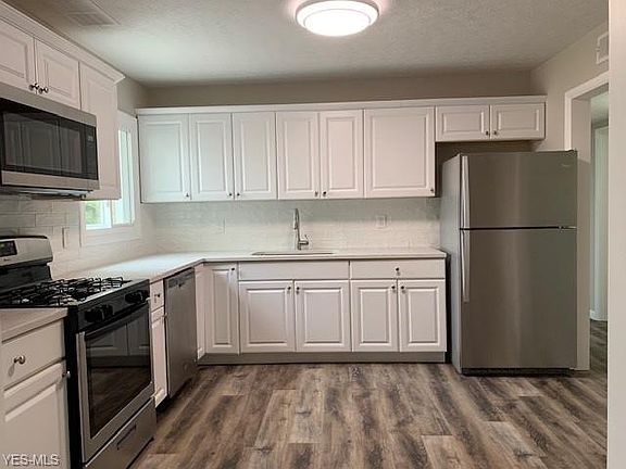 3rd image of 679 Walnut Dr