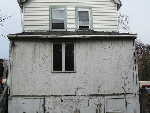4th image of 206-208 Sanford St
