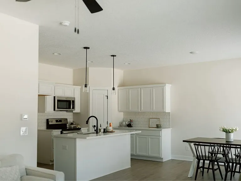 1260 E 28th St #1 — Photo 4