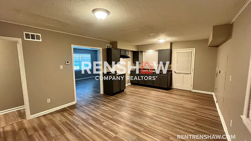 3 bed, 1.5 bath, 1160 sqft, $1,200 — Photo 4