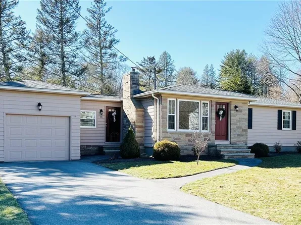 16 Brookside Dr, East Greenwich, RI 02818