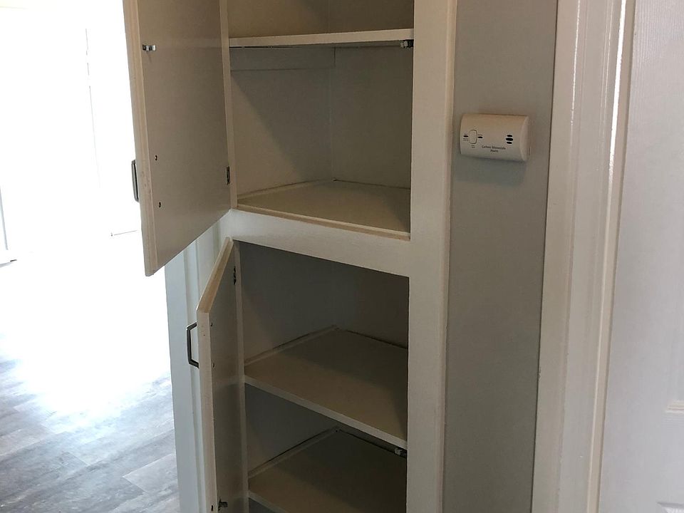 1st image of 946 Larch St APT 3