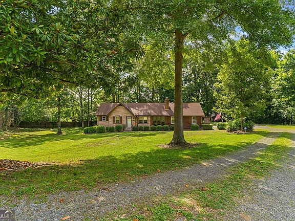 4th image of 205 Mountain View Dr