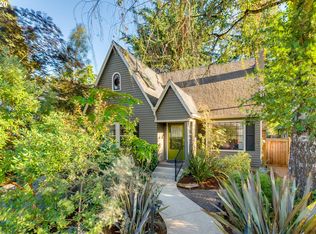 2326 SE Woodward St, Portland, OR 97202