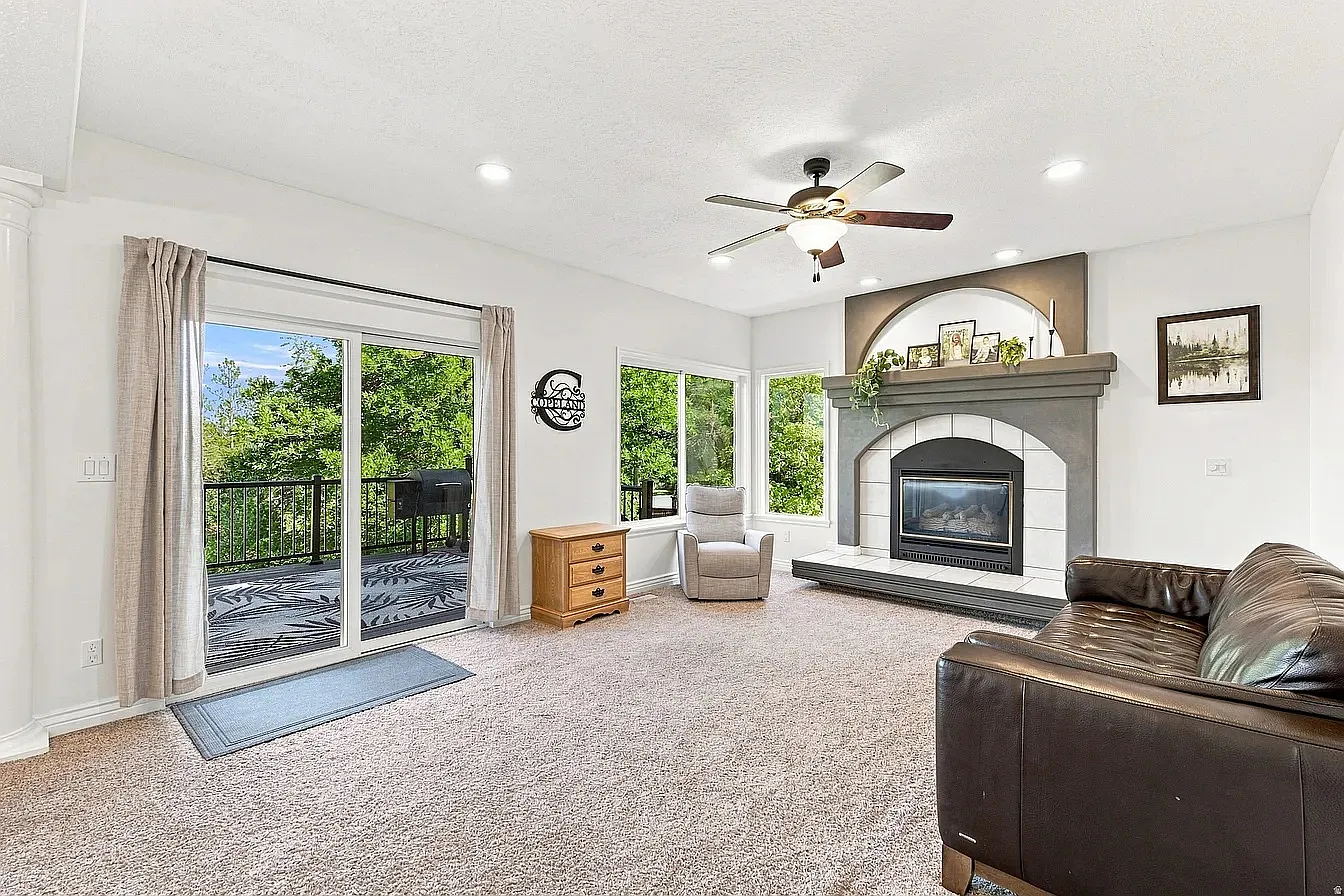 6 bed, 3.5 bath, 3720 sqft, $6,000 — Photo 2
