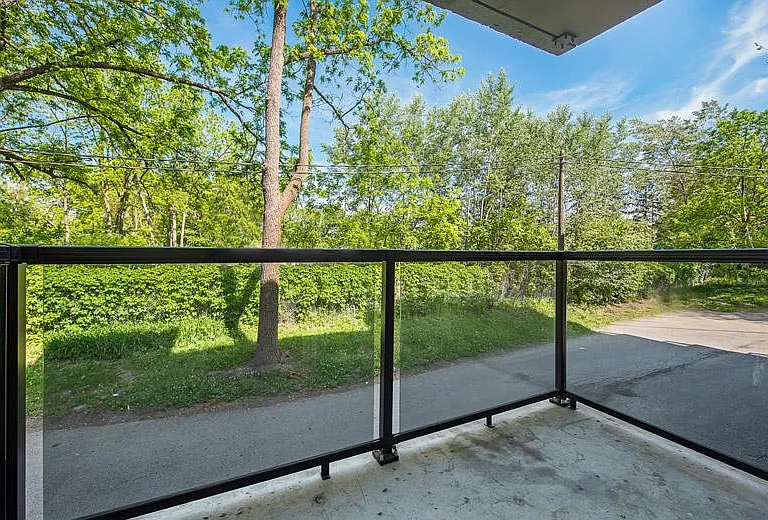 470 Wellington St N — Photo 11