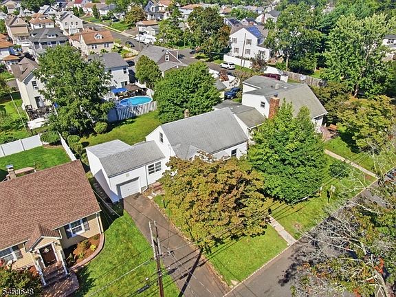 3rd image of 588 Quinton Ave