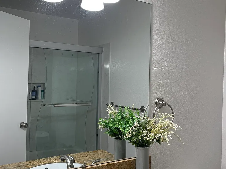 Large Hallway Full Bath
