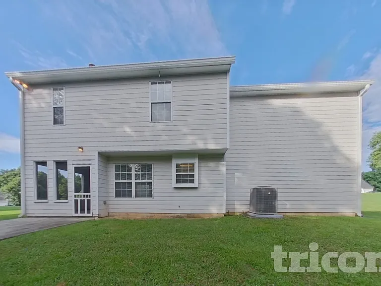 936 Edgewood Ln — Photo 18