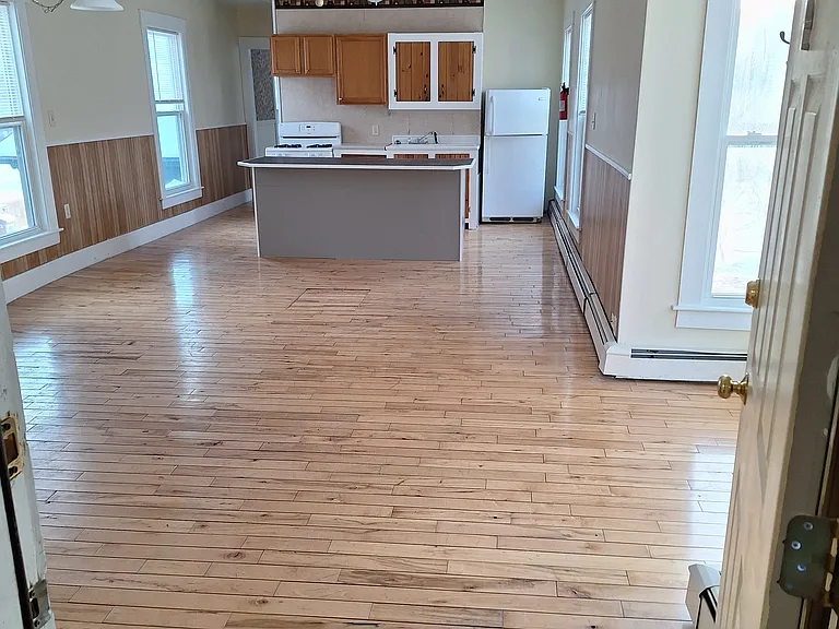 121 Pleasant St #4 — Photo 9