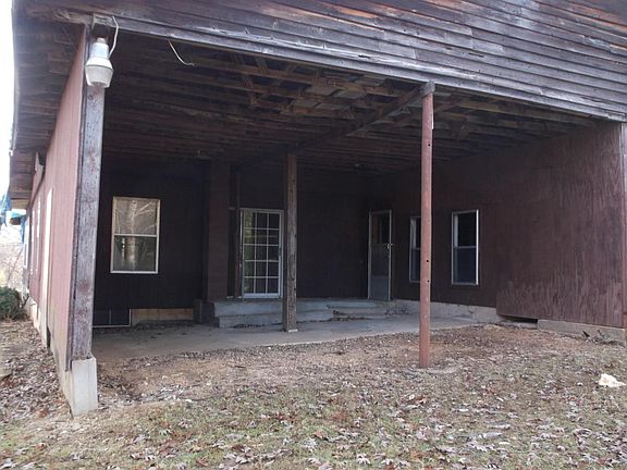 4th image of 2711 Railroad Dr