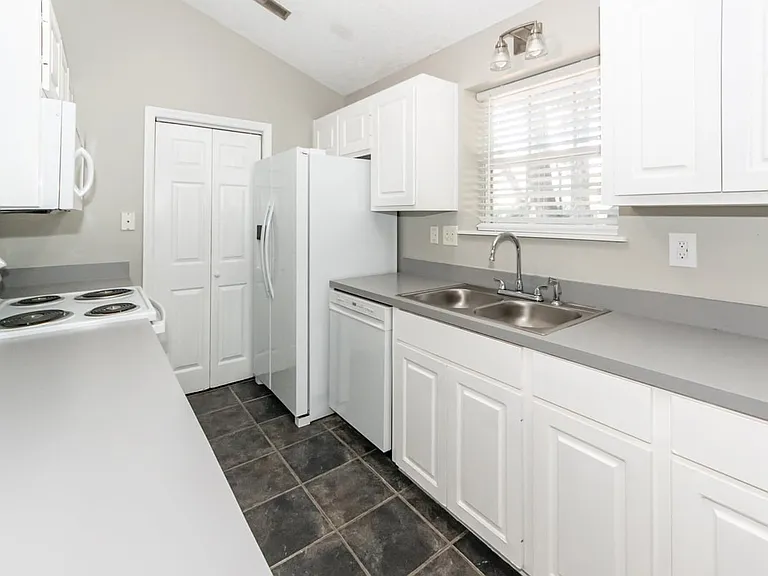 1441 Swamp Angel Ct — Photo 46
