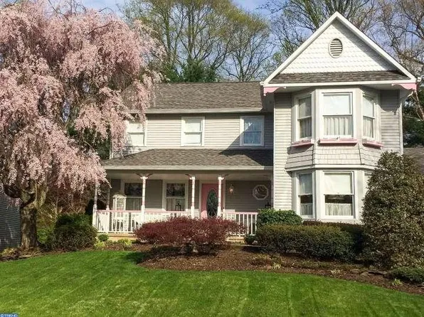 625 Sweetwater Dr, Feasterville Trevose, PA 19053