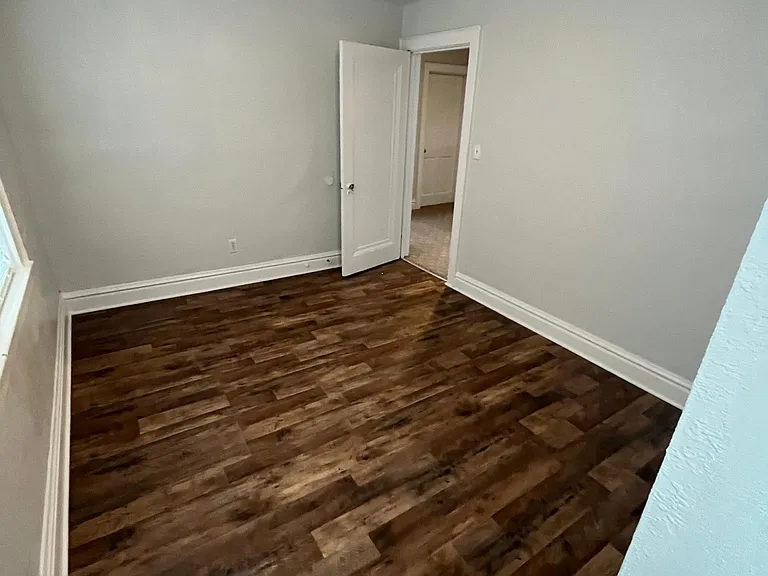 928 11th St #5 — Photo 12