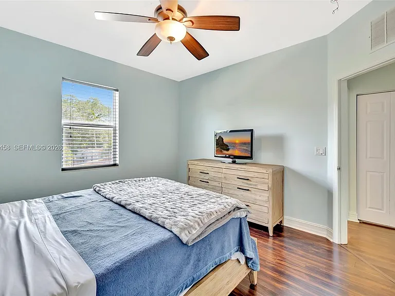 853 SW 11th Ct — Photo 35