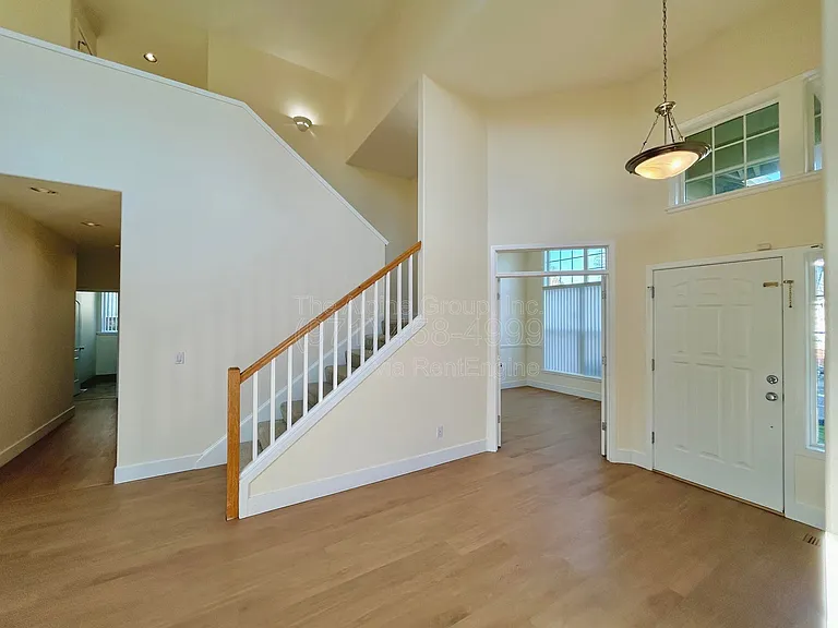 351 NW Kotrik Pl — Photo 6