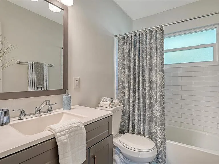 209 Briggs Ct — Photo 23
