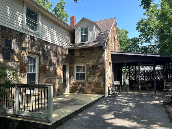 1055 N Pollard Ave, Fayetteville, AR 72701