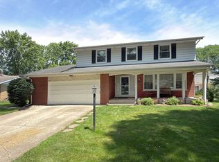 2022 E Woodview Dr, Mount Prospect, IL 60056