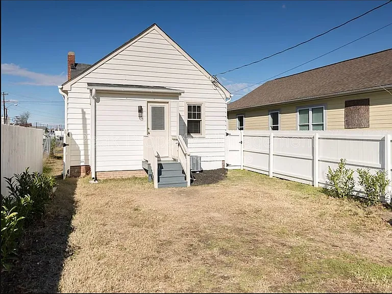 2010 Maury St — Photo 13
