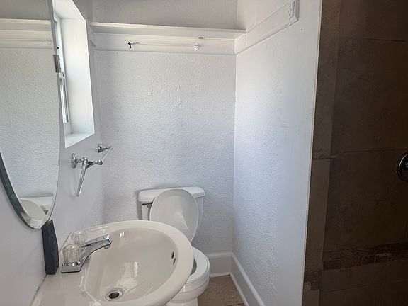 4th image of 434 E Tillman Ave #6