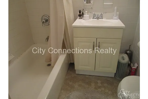 Rented by City Connections Realty | media 6