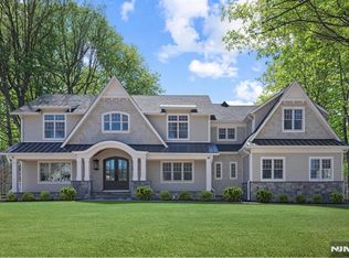 68 Grandview Ave, Upper Saddle River, NJ 07458
