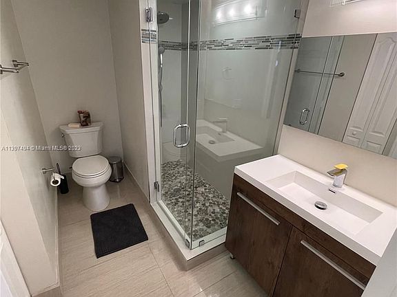 5th image of 10904 NW 67th St