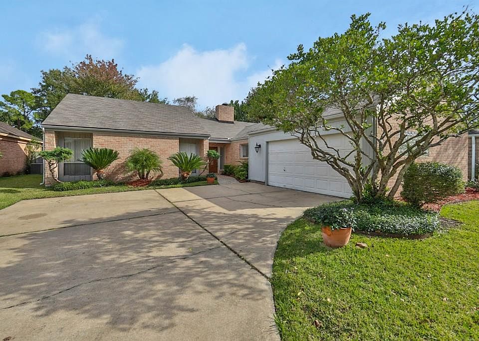 1st image of 11934 Briar Forest Dr