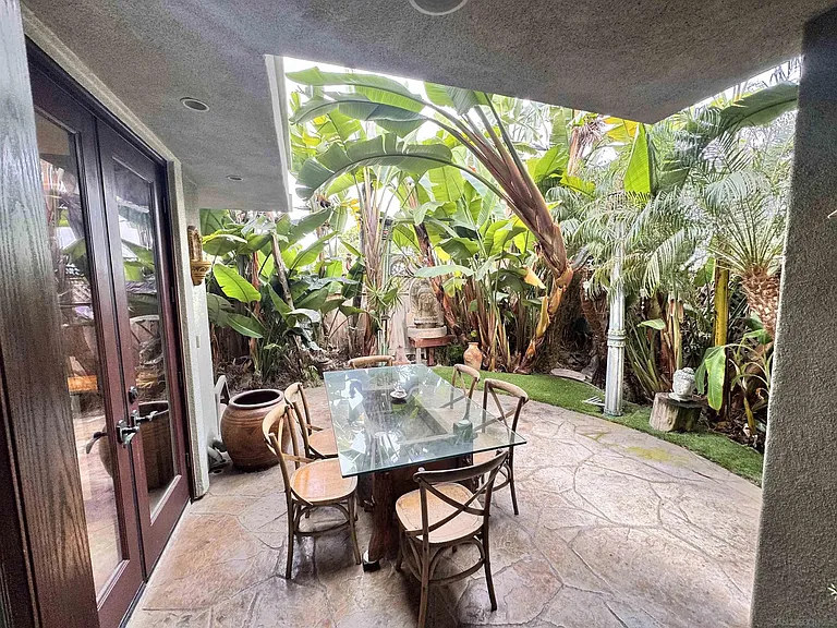 633 Fern Gln — Photo 8