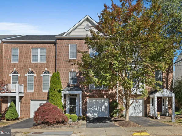 11646 Park Green Dr, Fairfax, VA 22030