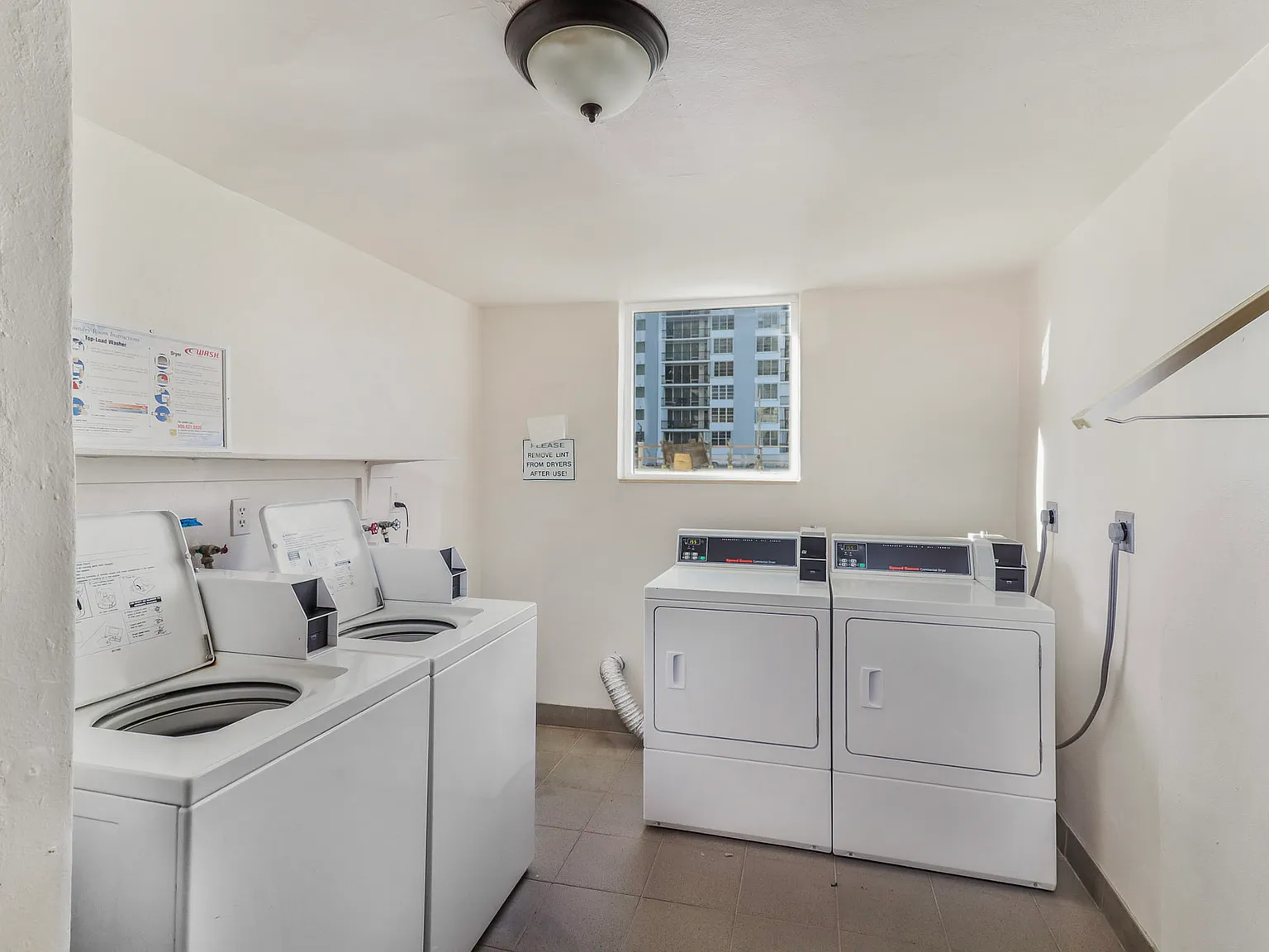 1 bed, 1.5 bath, 950 sqft, $4,000 — Photo 3