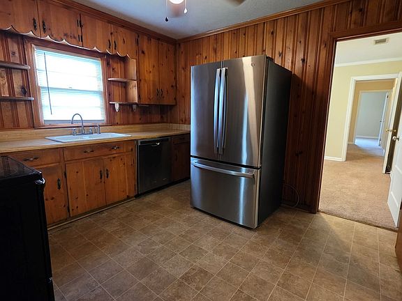 4th image of 103 SE Rosewood Dr