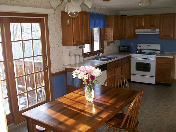 11x19 Kitchen/Dining Area