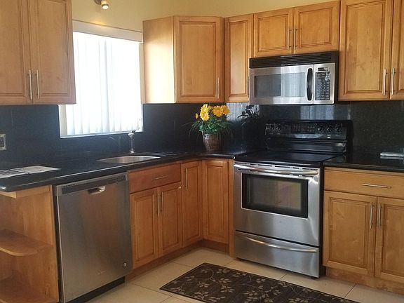 5th image of 215 Pierce Ave APT D