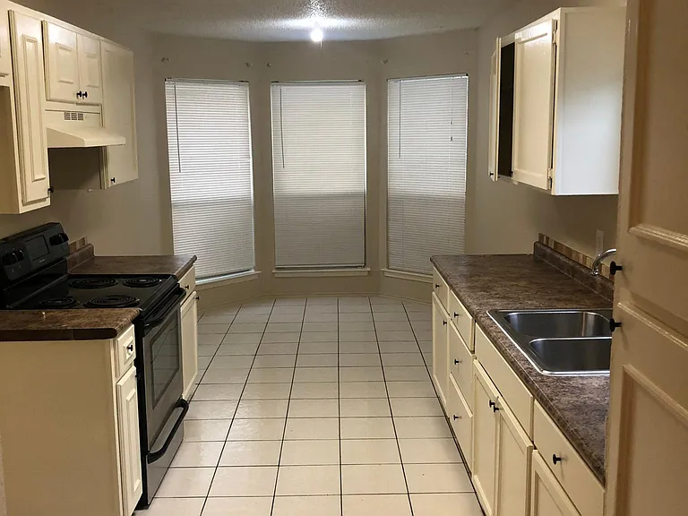 1416 Forest Valley Dr — Photo 16