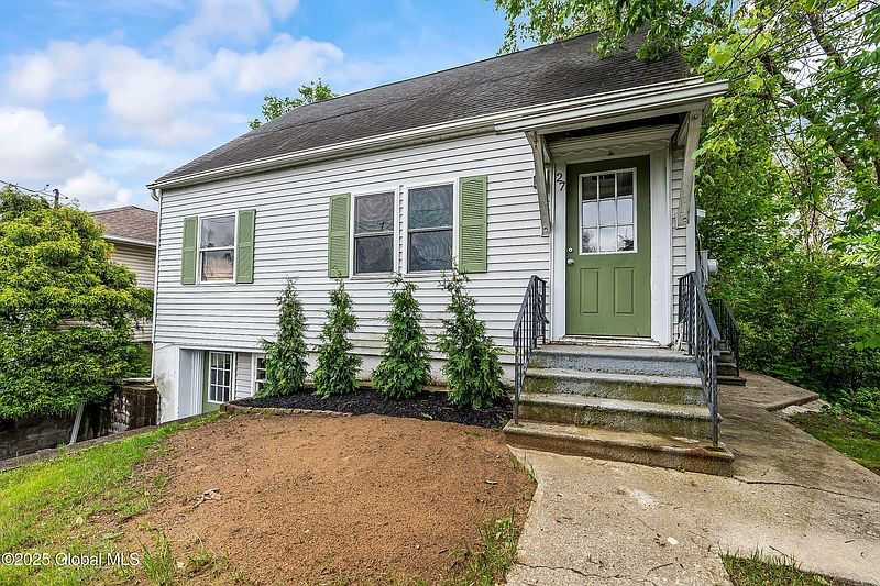 3rd image of 27 Hackett Avenue