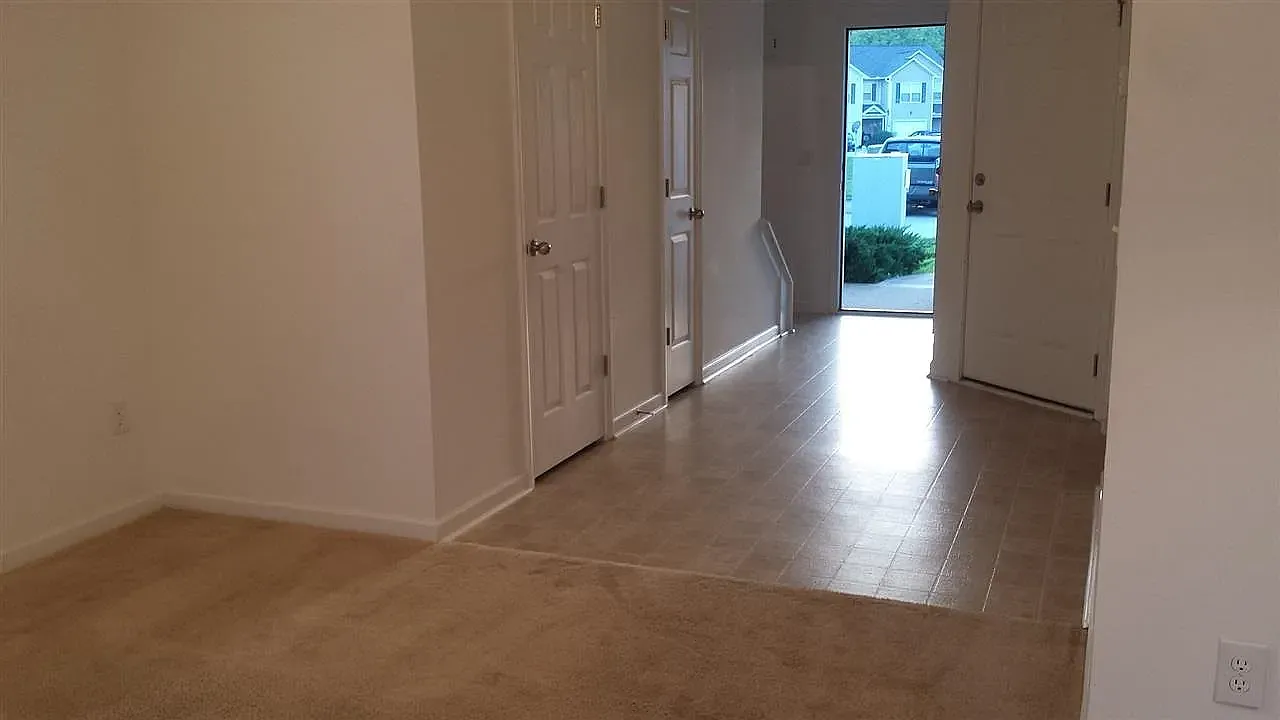 3 bed, 2.5 bath, 1312 sqft, $1,500 — Photo 4