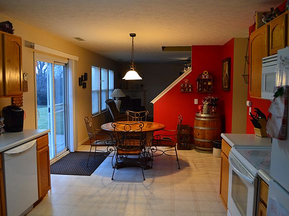 3rd image of 1620 Blackmore Dr