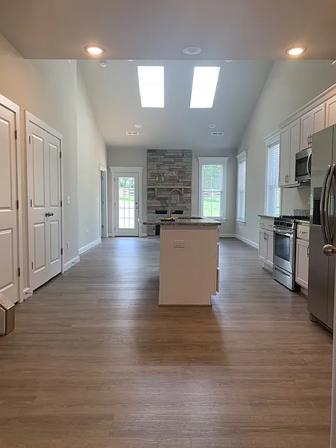 3 bed, 2.5 bath, 1925 sqft, $2,550 — Photo 3